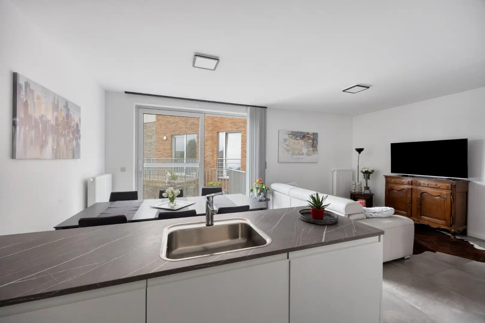 Instapklaar BEN-appartement met mooi terras en 2 autostaanplaatsen foto 6