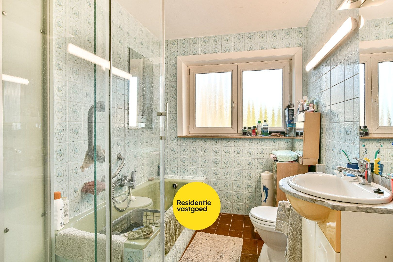 Halfopen woning met drie slaapkamers, tuin en garage foto 13