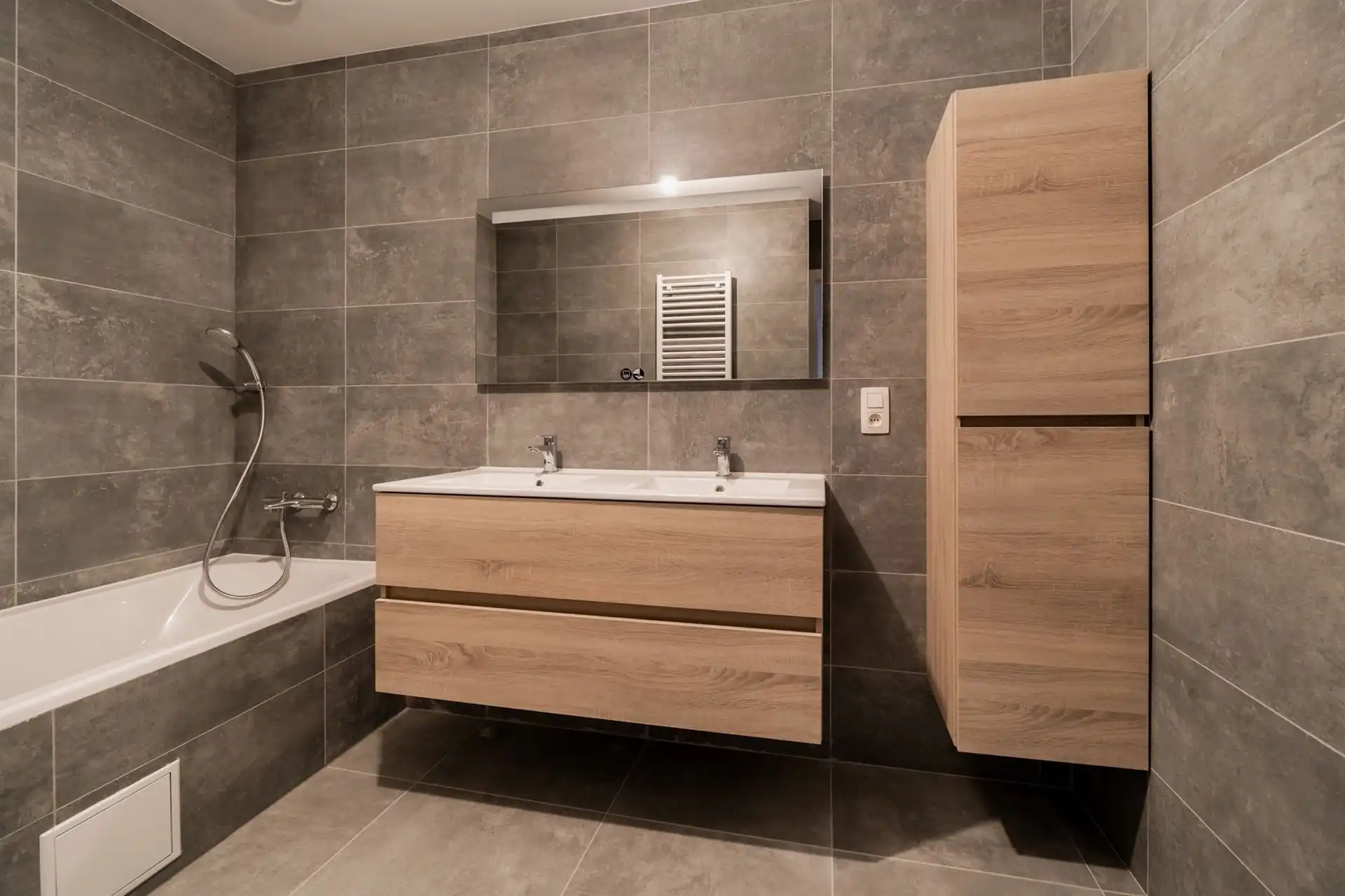 Dicht bij het Tour&Taxis-terrein, prachtig duplex penthouse met 3 slaapkamers foto 11