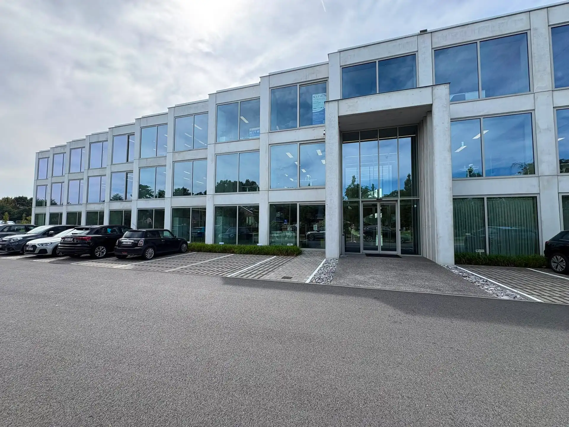 Moderne kantoorruimte 445 m² op toplocatie E17 in Lokeren foto 2
