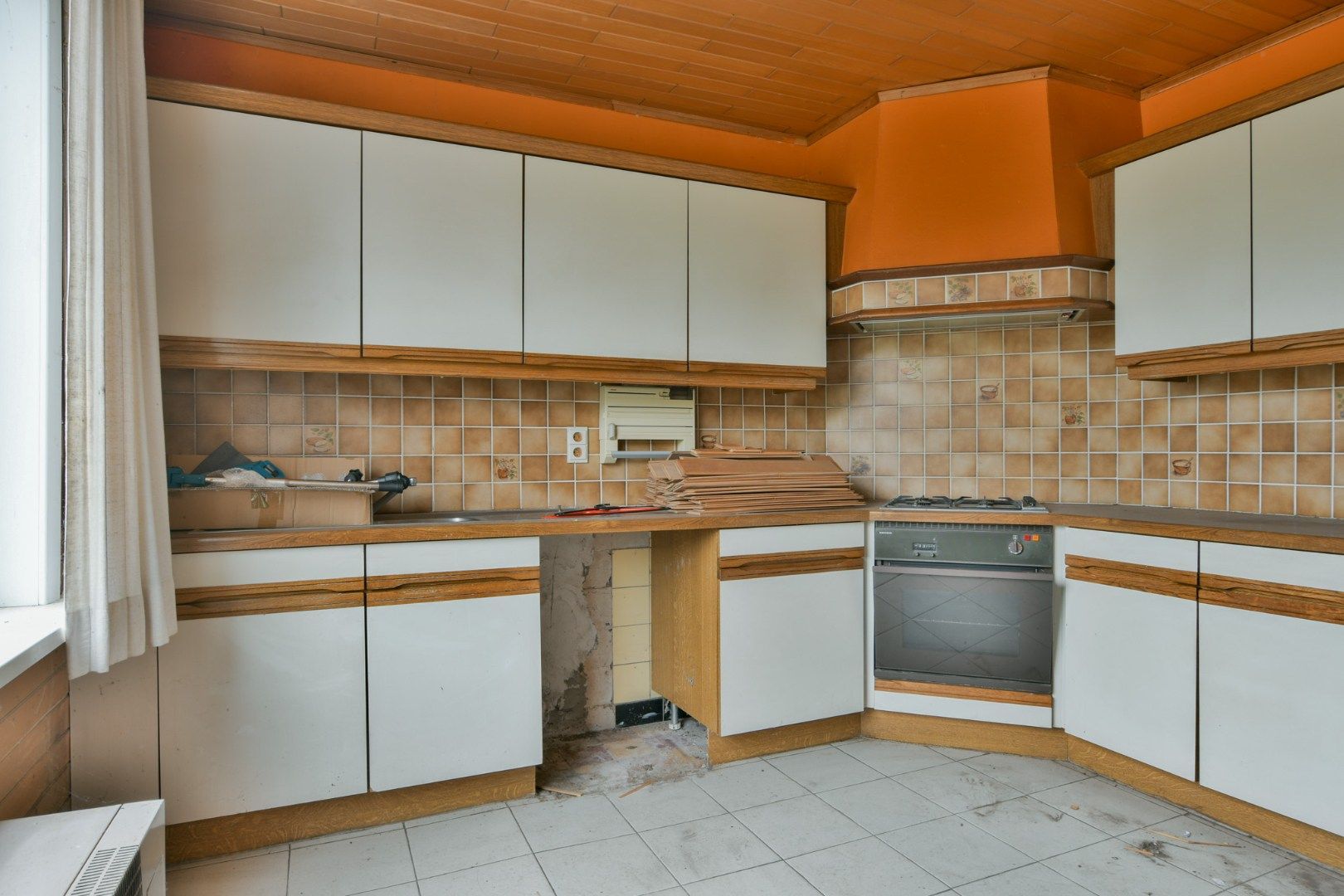 Te renoveren woning met potentieel in hartje St-Kruis! foto 6