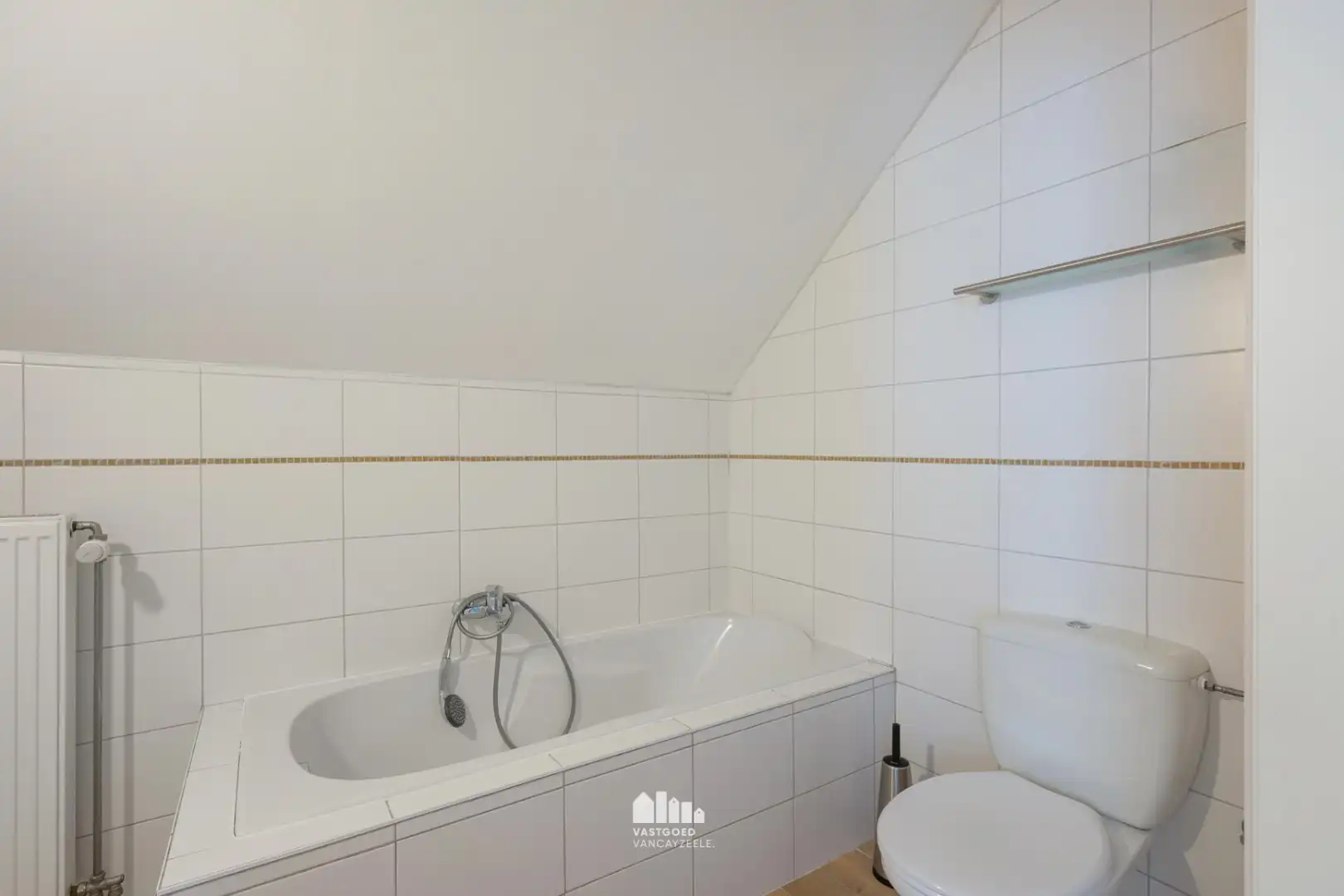 Instapklare, energiezuinige woning met tuin en dubbele garage in hartje Voormezele foto 21