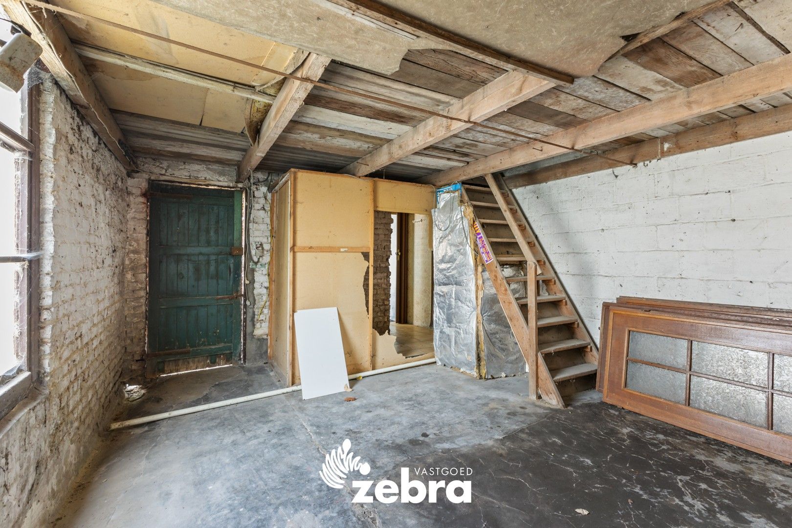 Te renoveren woning met stadskoer in centrum Tielt! foto 13
