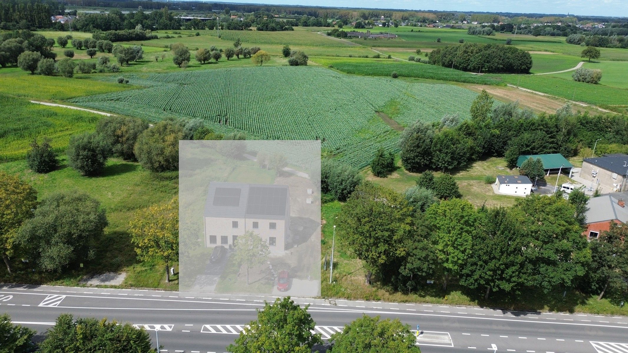 Landelijke, halfopen woning foto 4