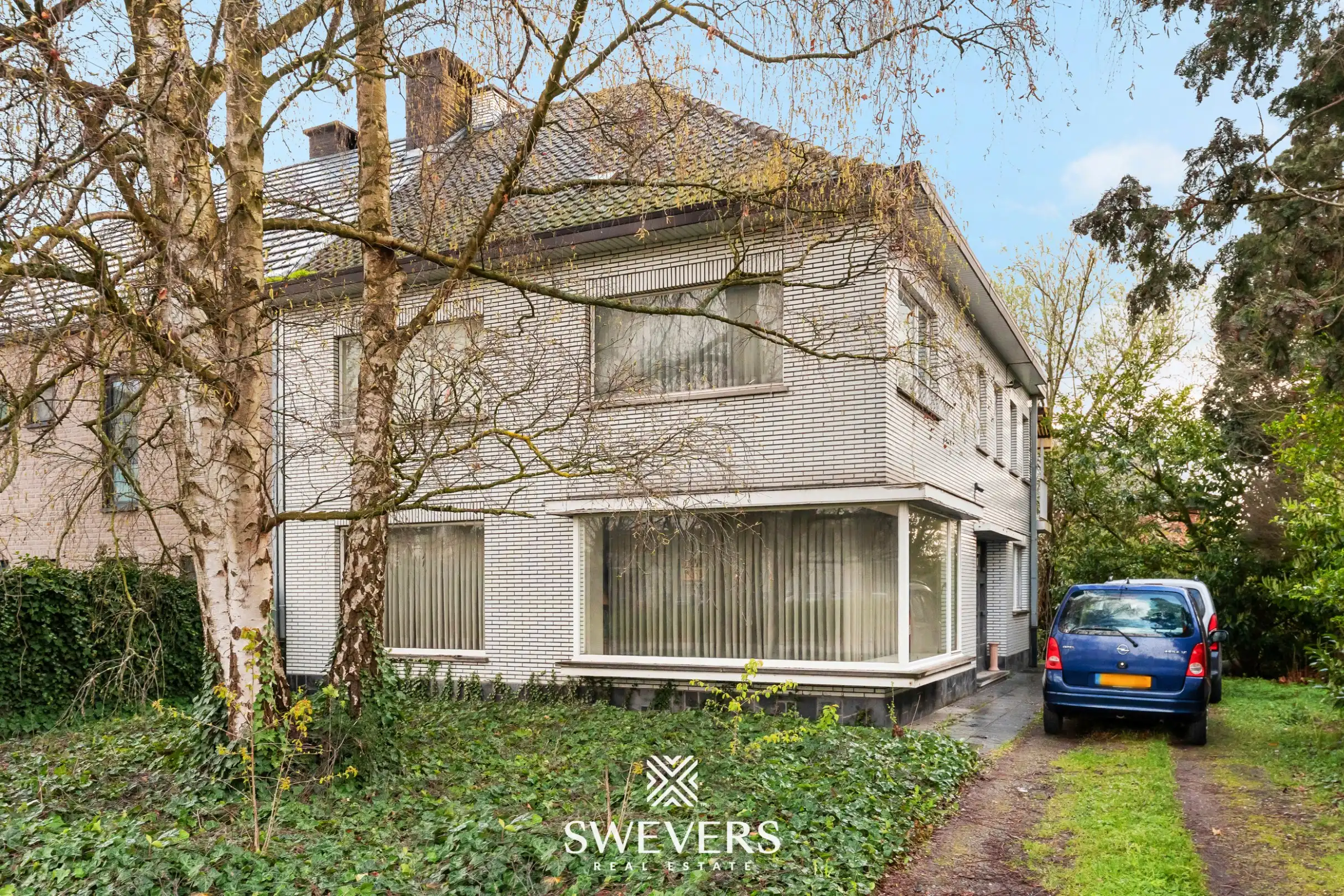 Hoofdfoto van de publicatie: Ruime halfopen bebouwing met 4 slaapkamers en veel renovatiepotentieel op topligging in Hasselt