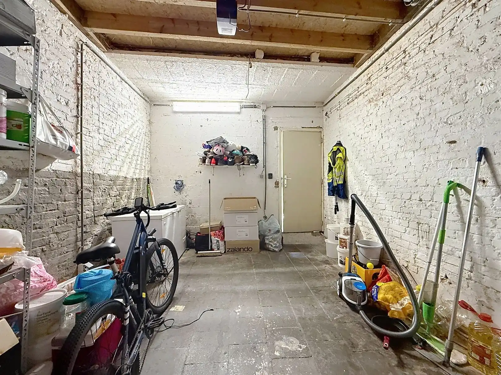 Op te frissen woning met garage, binnenkoer, 3 slpks foto 13