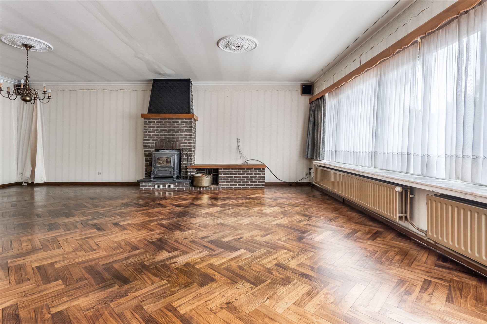 CENTRAAL GELEGEN, RUIM HANDELSPAND MET WOONST (415M²) TE BALEN foto 10