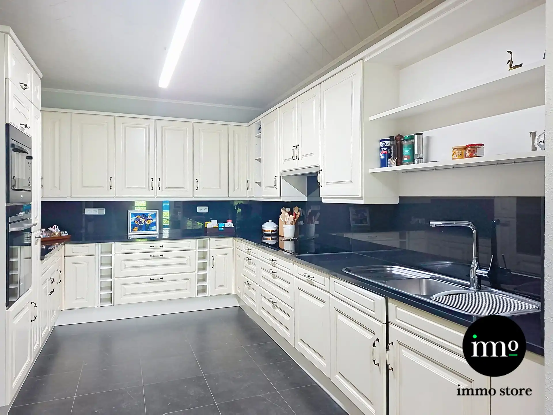 Uitzonderlijk ruime woning in doodlopende straat foto 12
