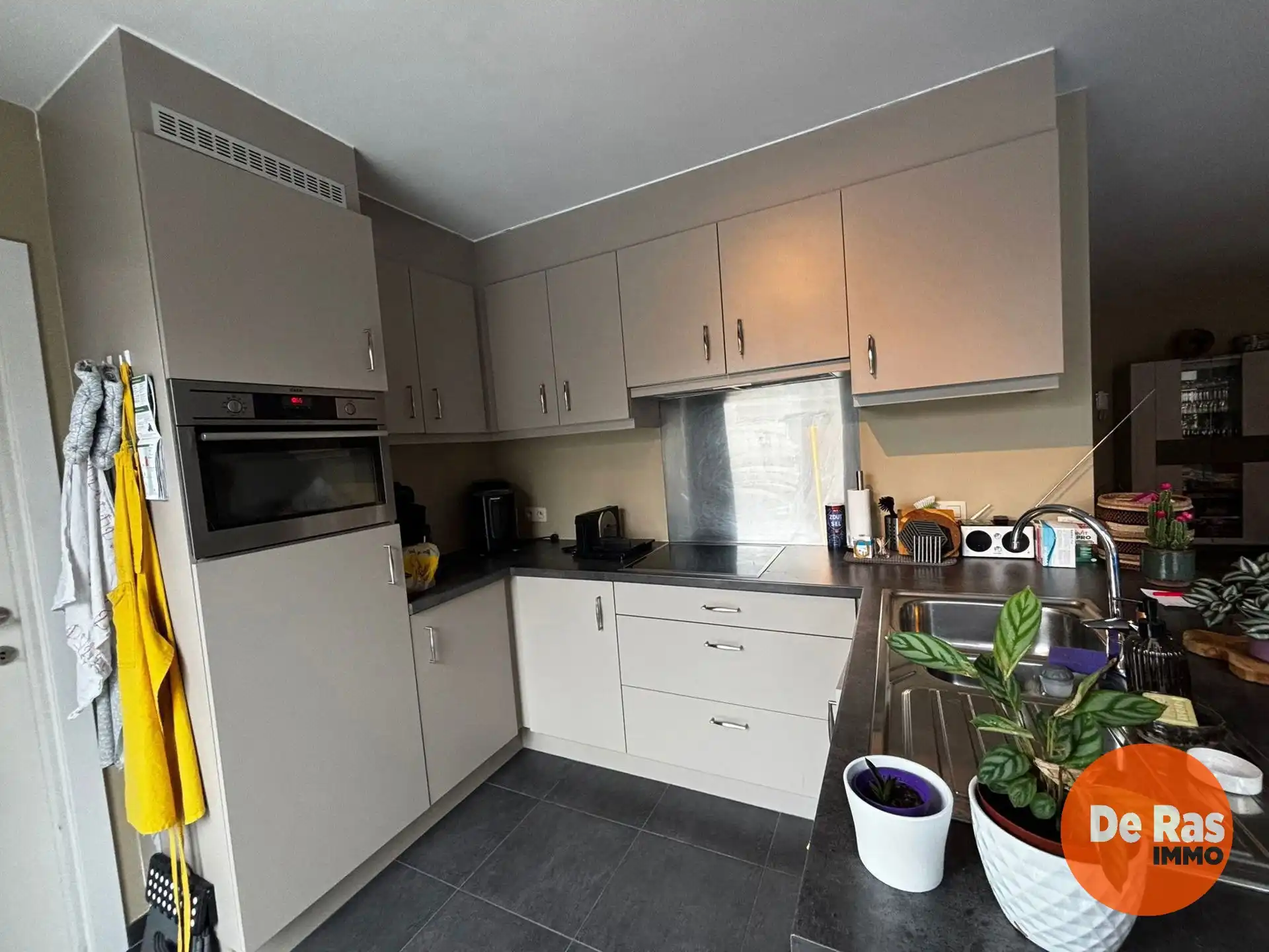 BURST - Recent, gelijkvloers appartement met staanplaats. foto 6