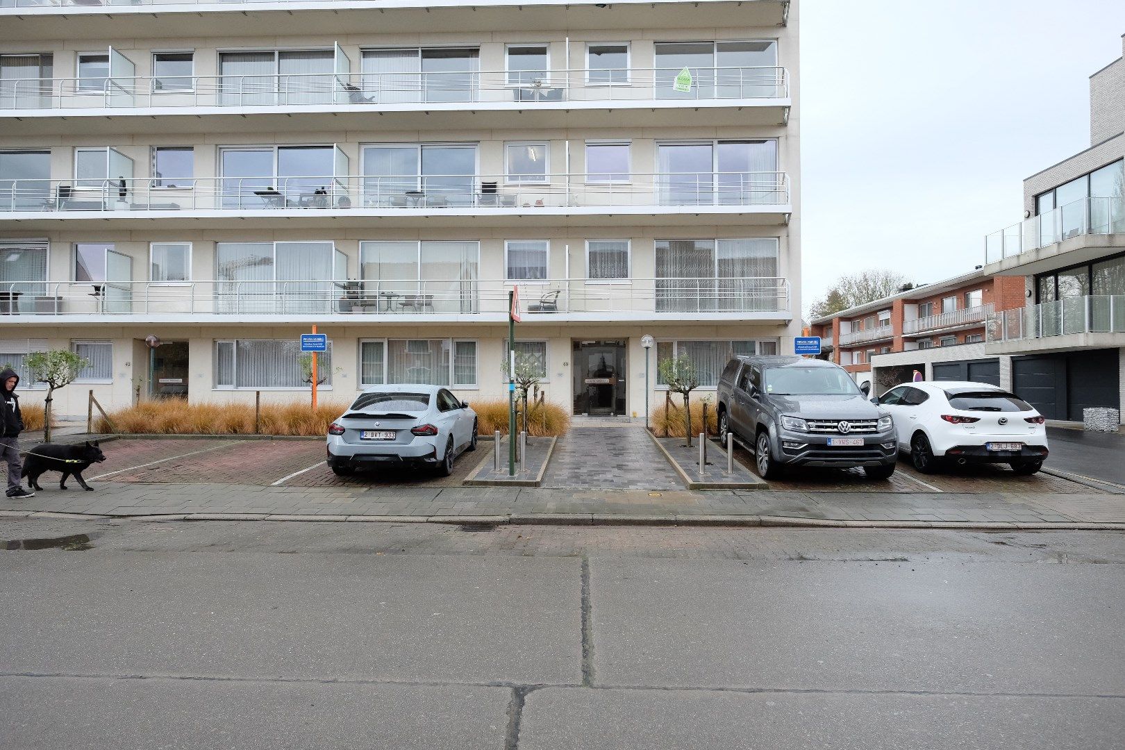 Ruim appartement met garage en terras foto {{pictureIndex}}