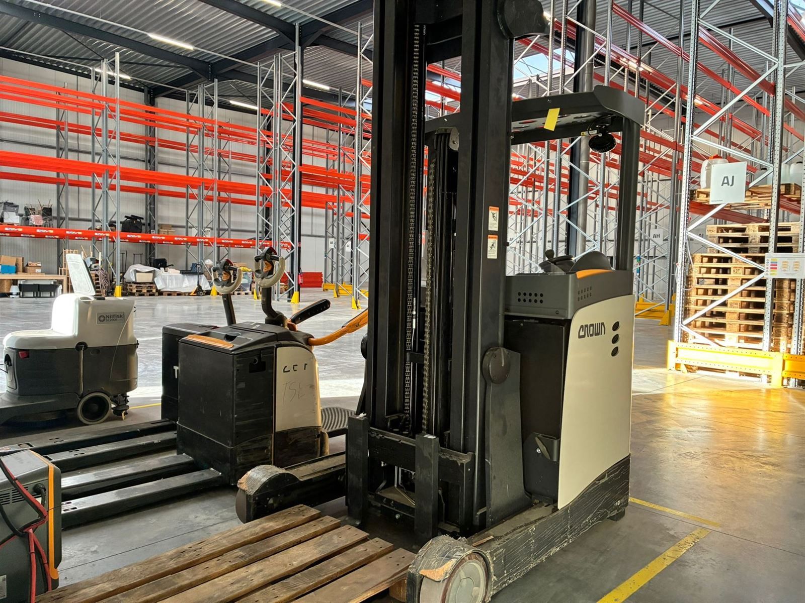 Loods met kade foto 6