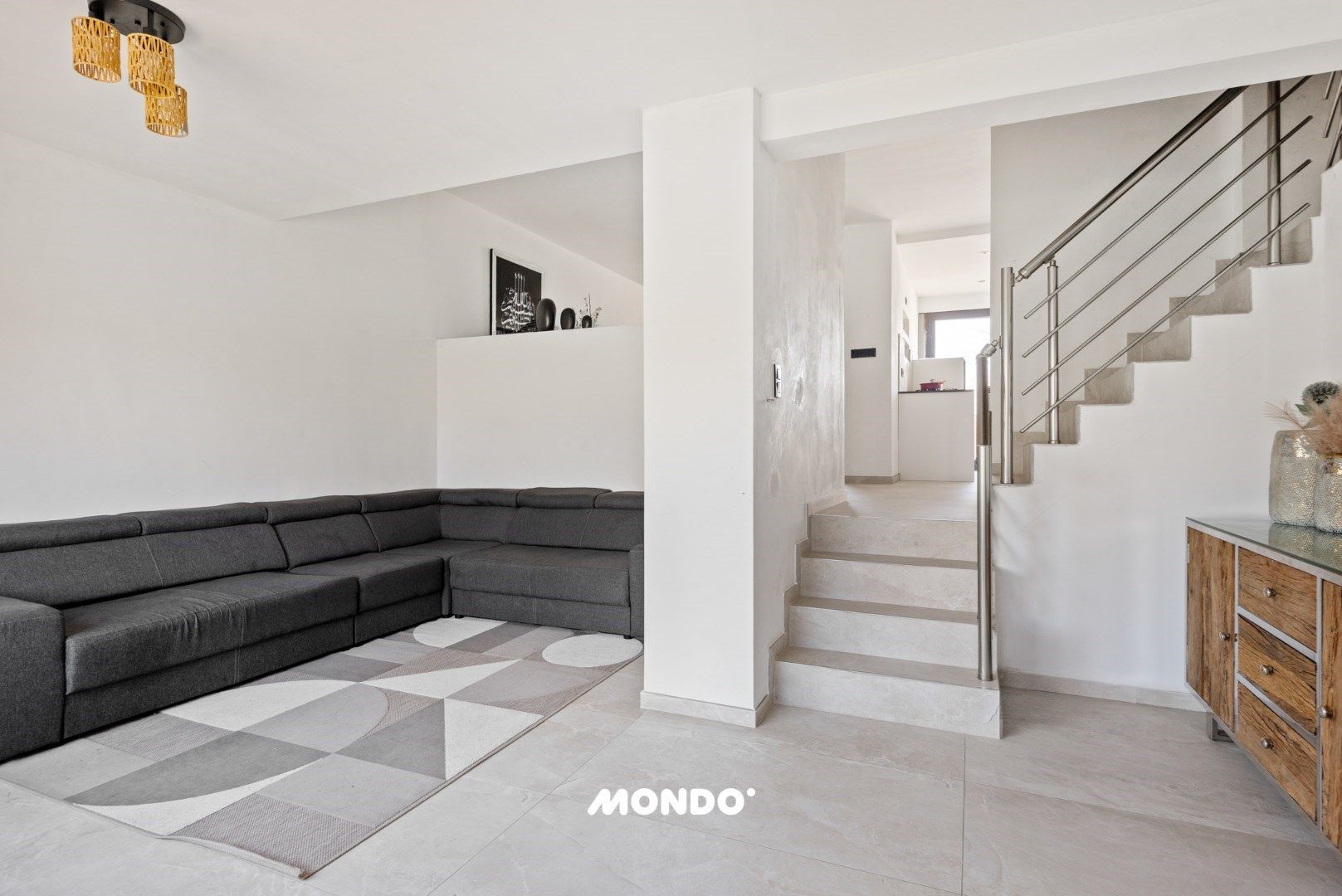Instapklare woning met 3 slaapkamers en garage! foto 2