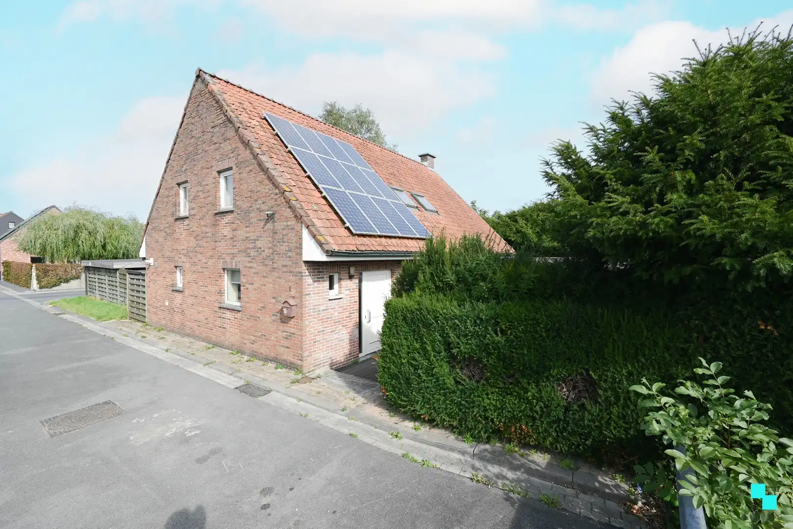 Alleenstaande, te renoveren villa in residentiële buurt foto 33