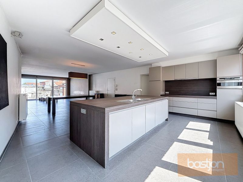 TE KOOP: Duplexappartement in hartje Kuurne foto 4