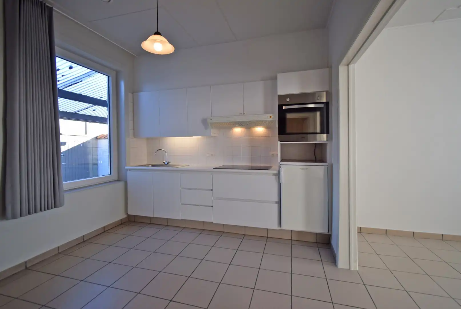 COMFORTABELE WONING MET GARAGE EN GROTE TUIN foto 3