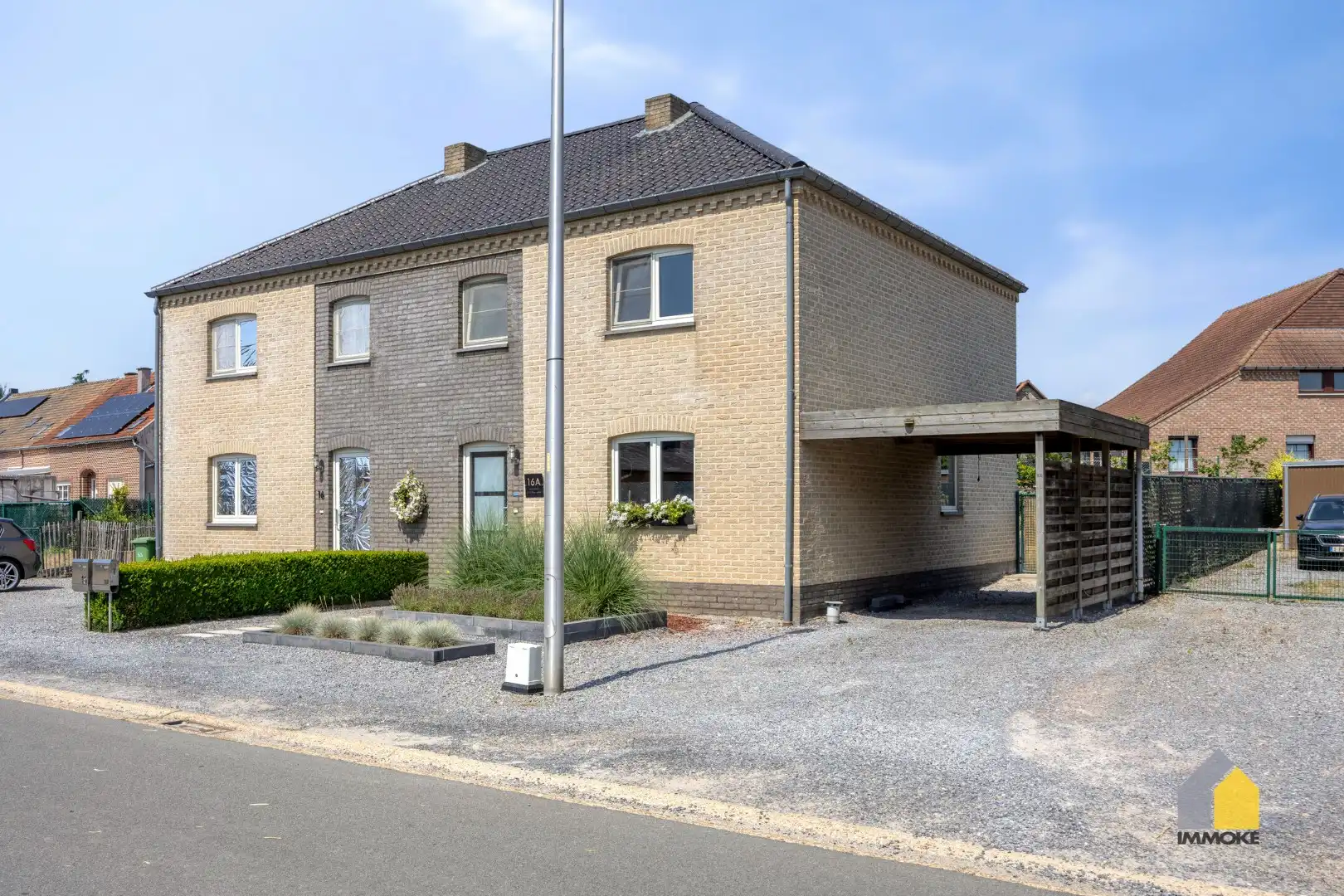 Energiezuinige, halfvrijstaande woning op 2a 82ca met 3 slpk, mooie tuin en carport. foto 2