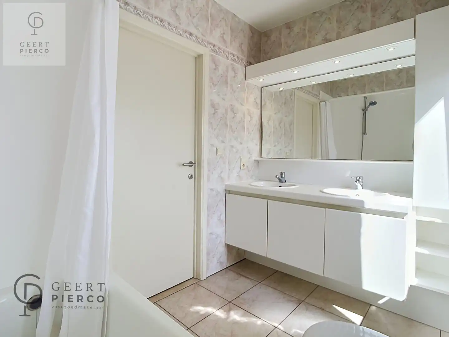 Ruim appartement in het hartje van Landen foto 7