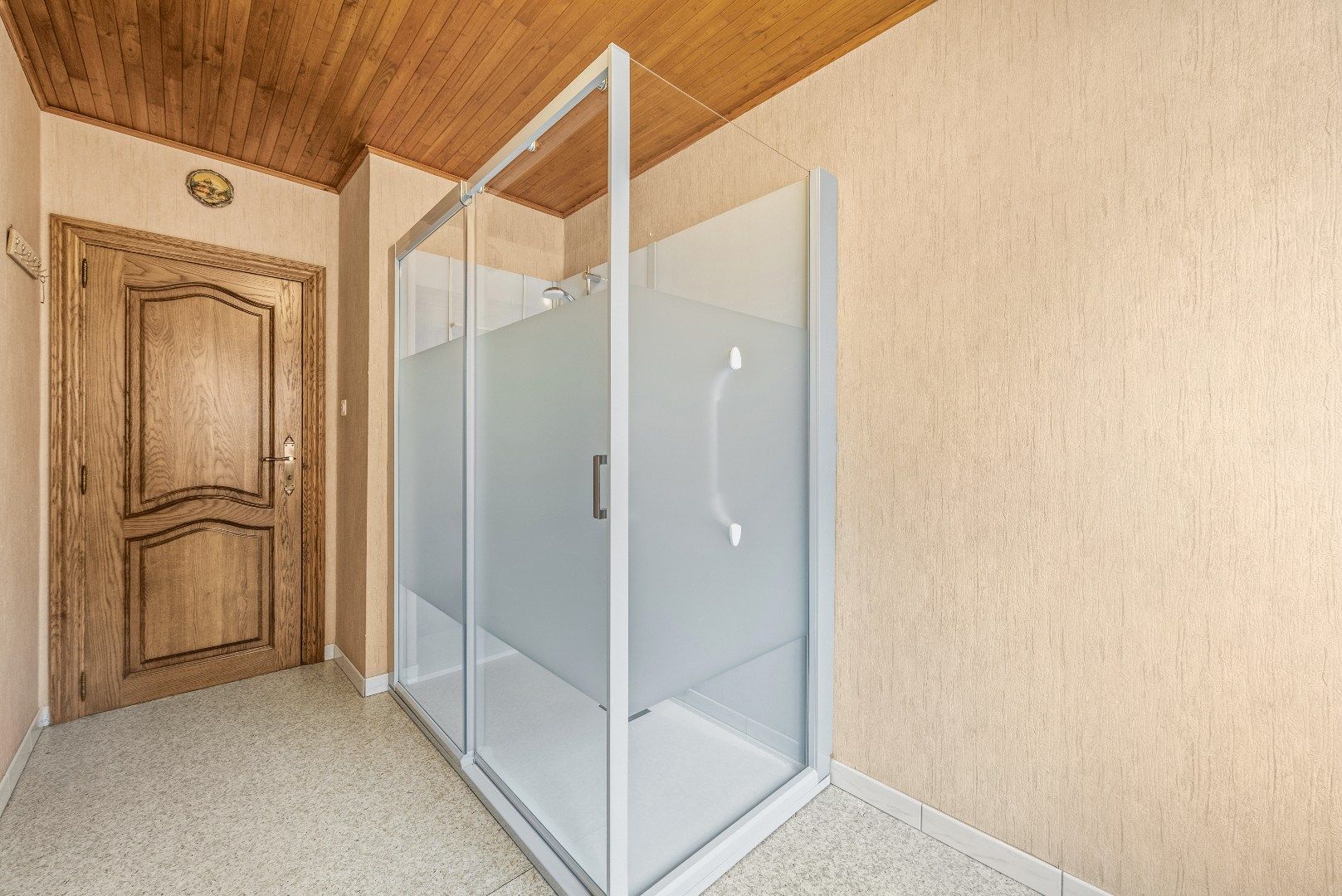 Open bebouwing op topligging met 3 slaapkamers en prachtige tuin foto 17