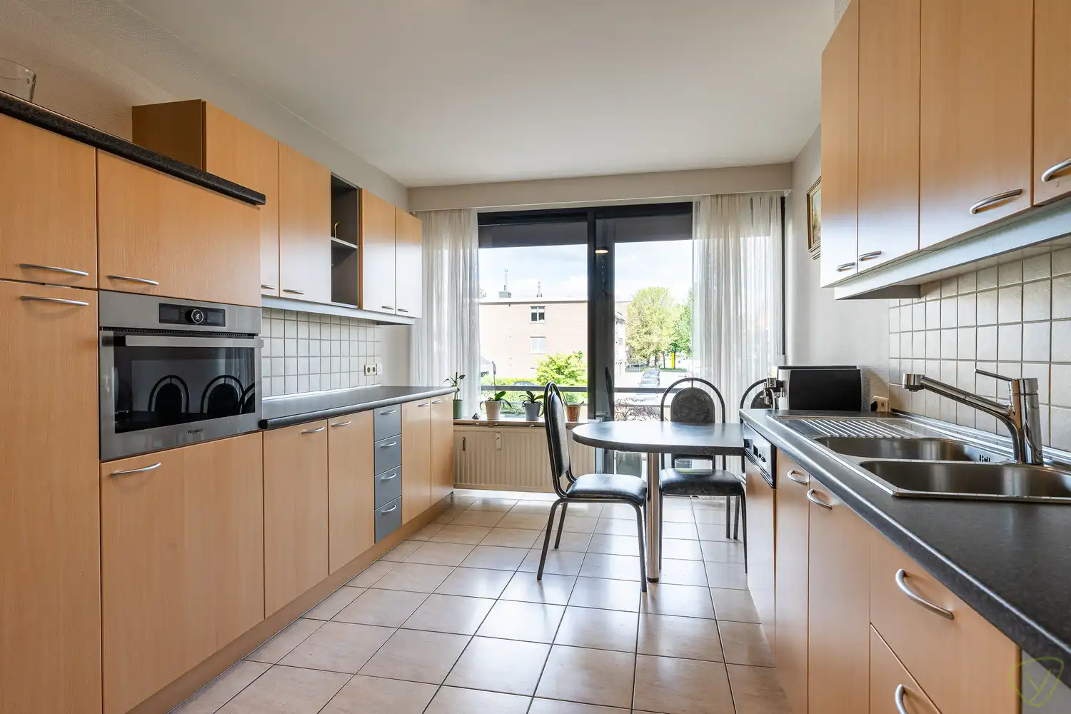 Prachtig en ruim hoekappartement in een rustige residentie nabij de Markt van Eeklo! foto 9