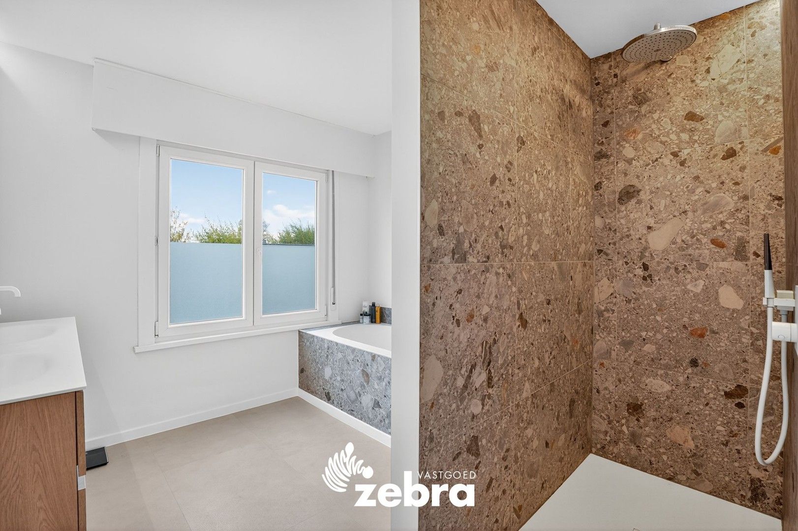 Prachtig gerenoveerde woning in centrum Tielt met garage! foto 19