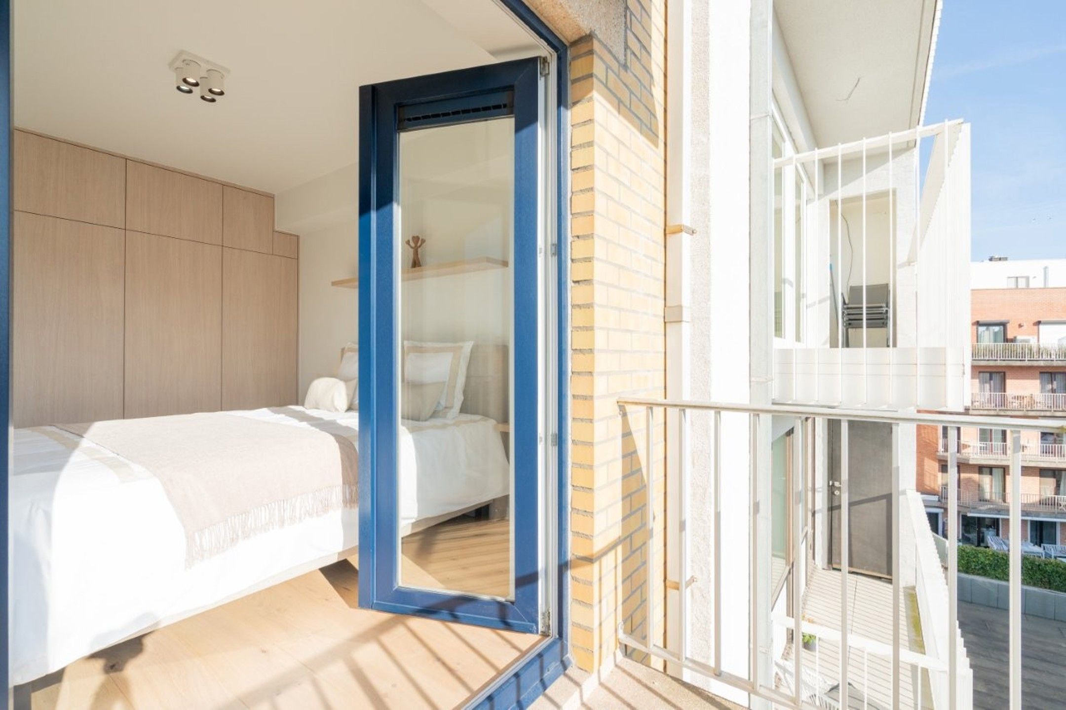 Stijlvol vakantieappartement met Terras, centraal gelegen {Lippenslaan]. foto 19