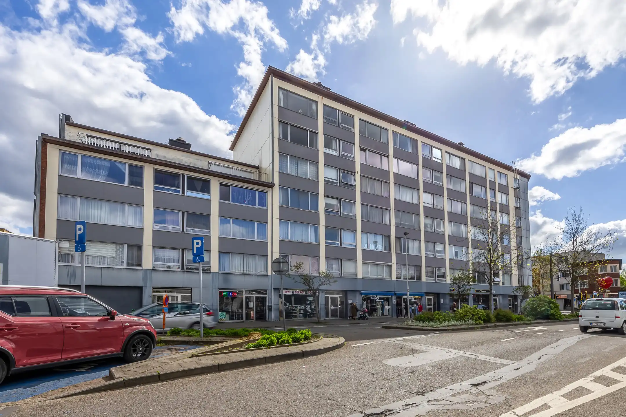 Mooi centraal gelegen appartement met 2 slaapkamers en terras foto {{pictureIndex}}