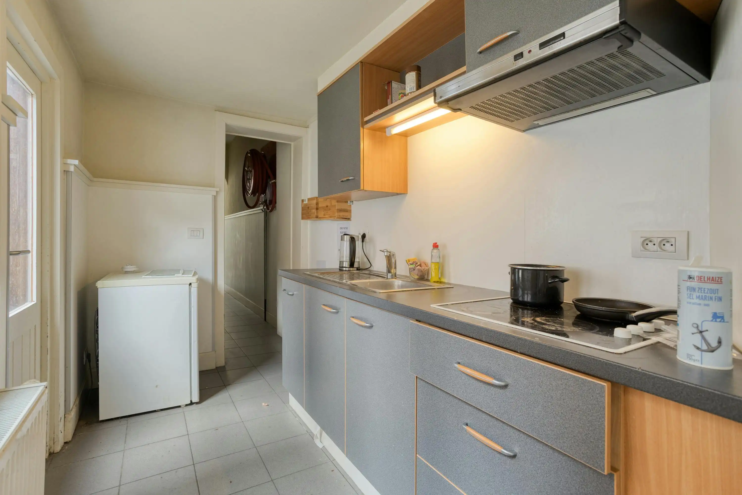 Karaktervol huis te renoveren in Brugge nabij het station foto 3