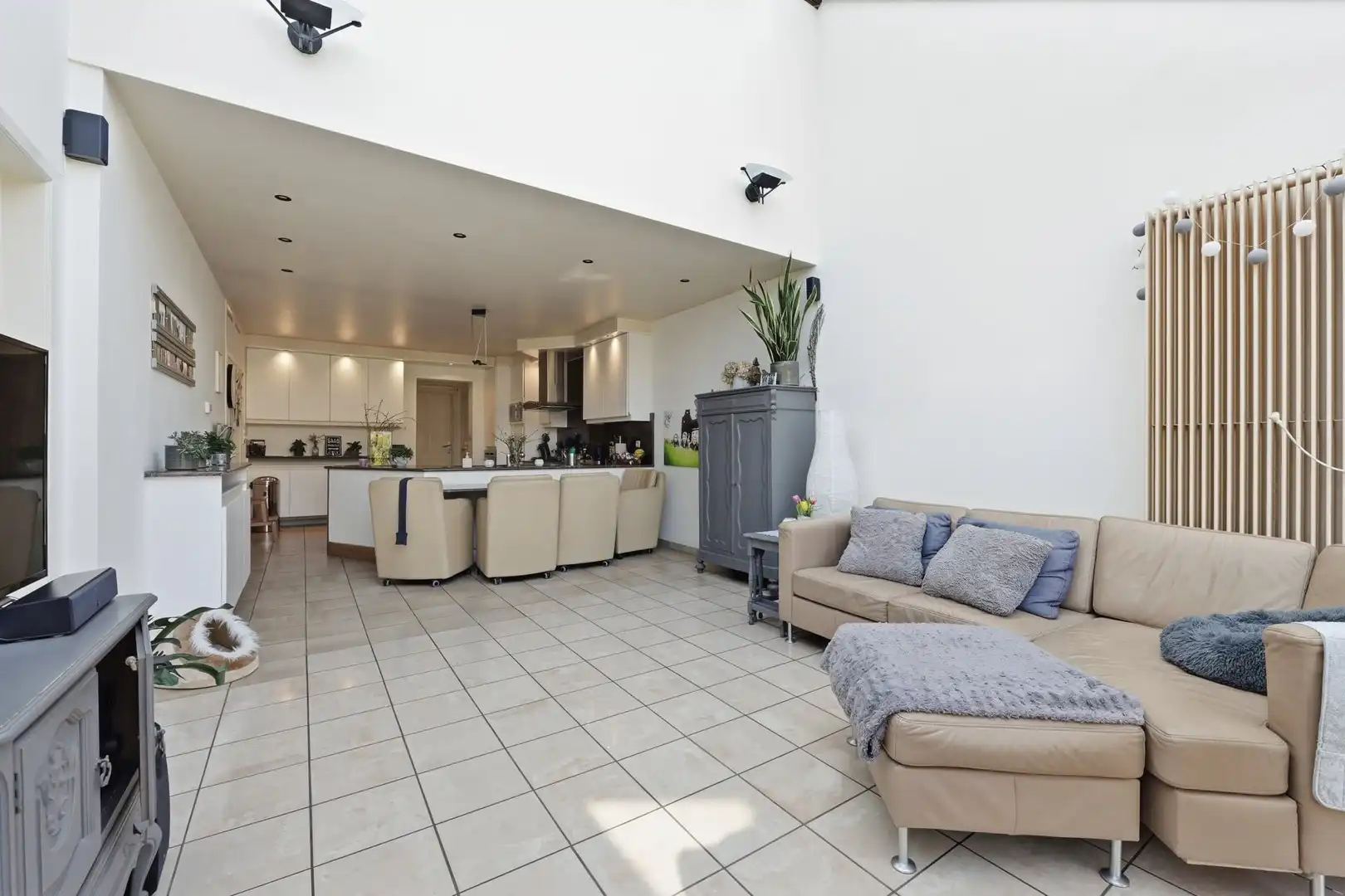 AUTHENTIEK HERENHUIS MET PRAKTIJKRUIMTE, TUIN EN GARAGE MET STALLEN IN HARTJE BORGLOON foto 19