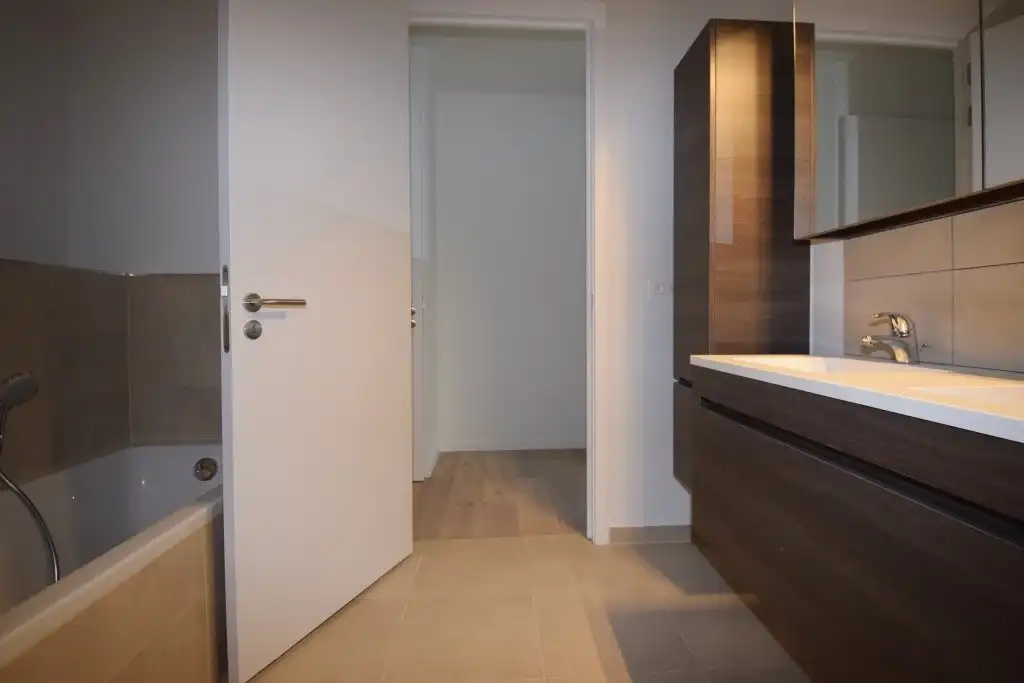 Luxueus en ruim recent appartement met 3 slaapkamers en 2 badkamers. foto 15