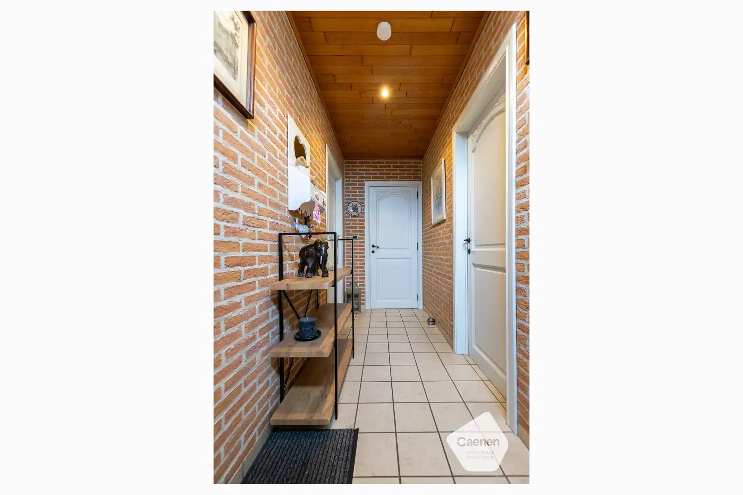 AUTHENTIEKE WONING op 3060&nbsp;m²&nbsp;in landelijke omgeving met 5 slaapkamers en 2 ruime bijgebouwen foto 3