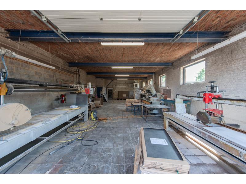 Bedrijfsgebouw met hallen van 760m2 met open loods! foto 5