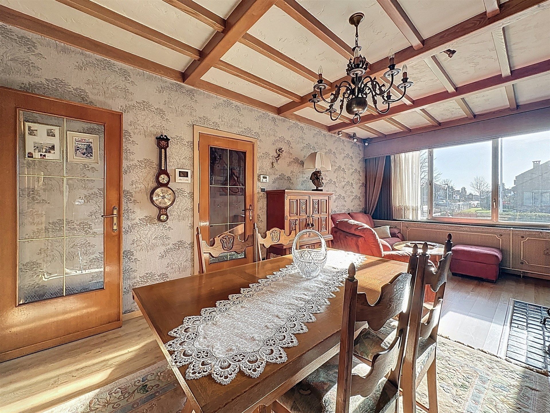 Halfopen bebouwing met 3 slaapkamers, ruime garage en leuke tuin op toplocatie! foto 6