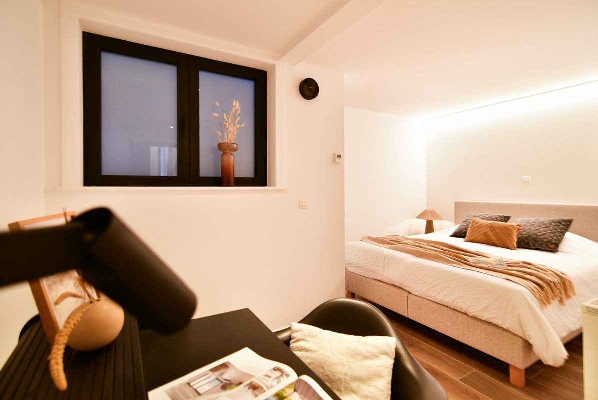 Prachtig gerenoveerd appartement met twee slaapkamers en ruime terrassen op de Zeedijk van Koksijde! foto 5