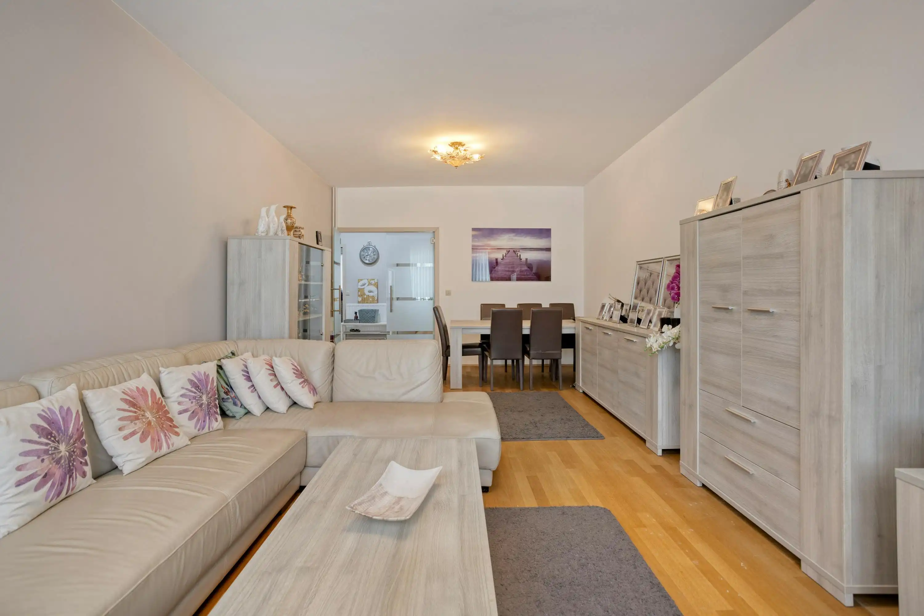 Instapklaar appartement met 2 slaapkamers te koop in Merksem foto 5