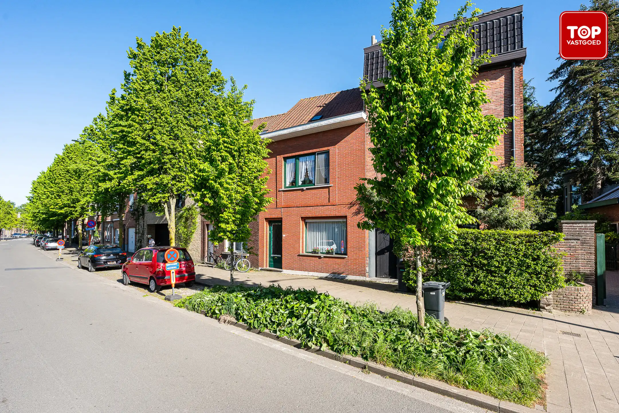 Hoofdfoto van de publicatie: Instapklare woning met leuke tuin op gunstige locatie. 