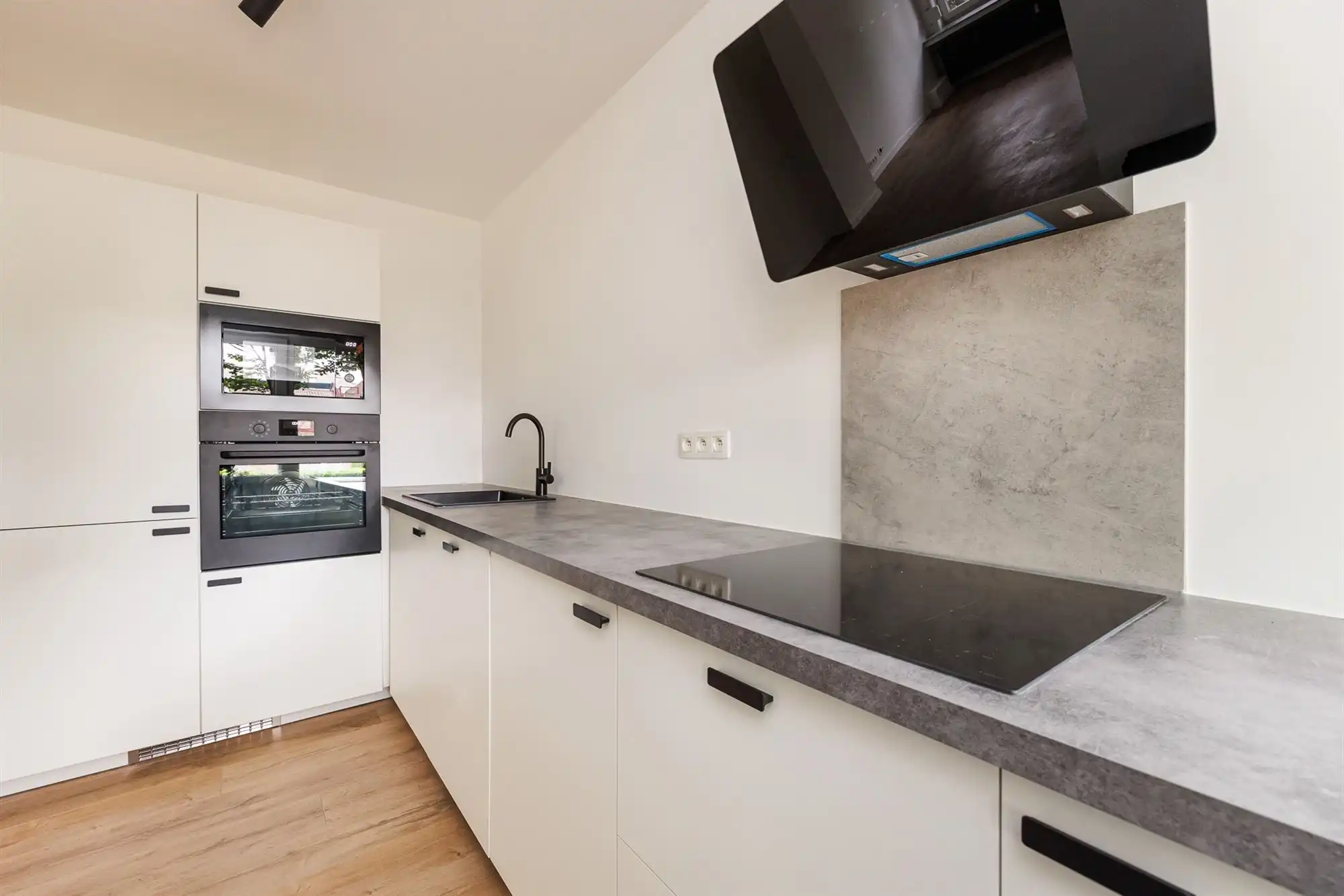 Lichtrijk gelijkvloersappartement met 2 slpk op TOPlocatie foto 12