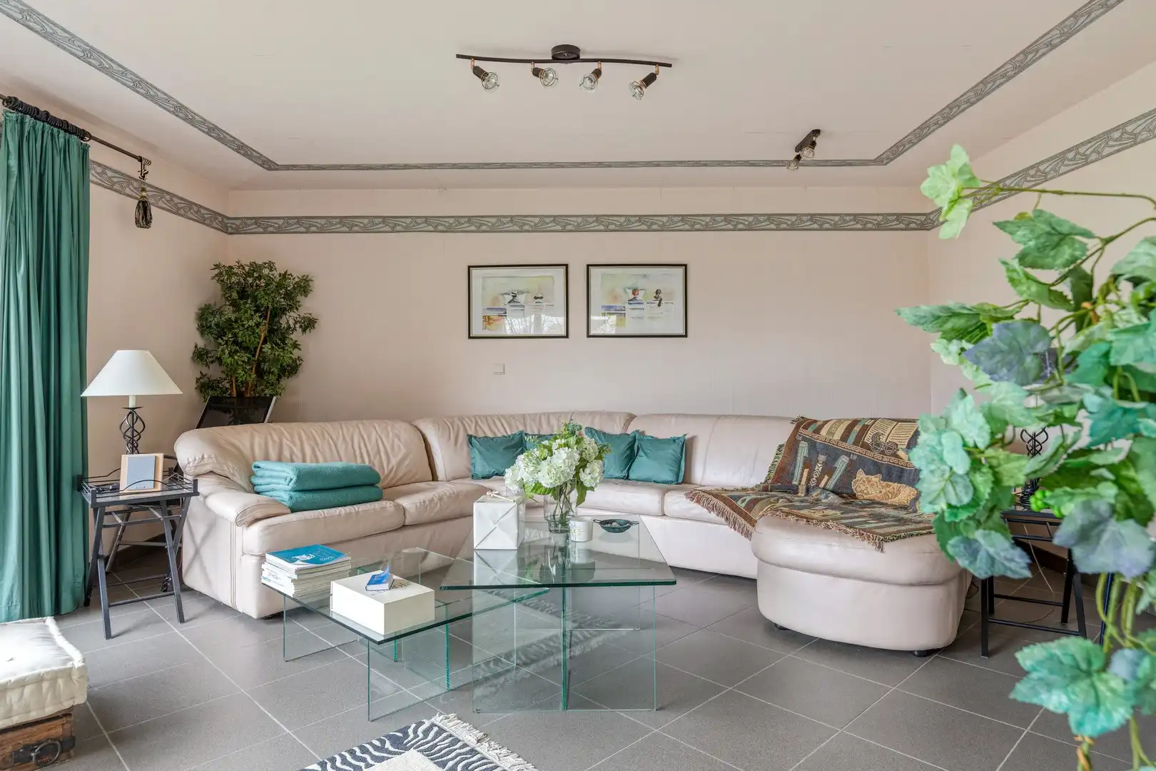 Ruim gelijkvloers appartement met grote tuin in een residentiële wijk ! foto 11