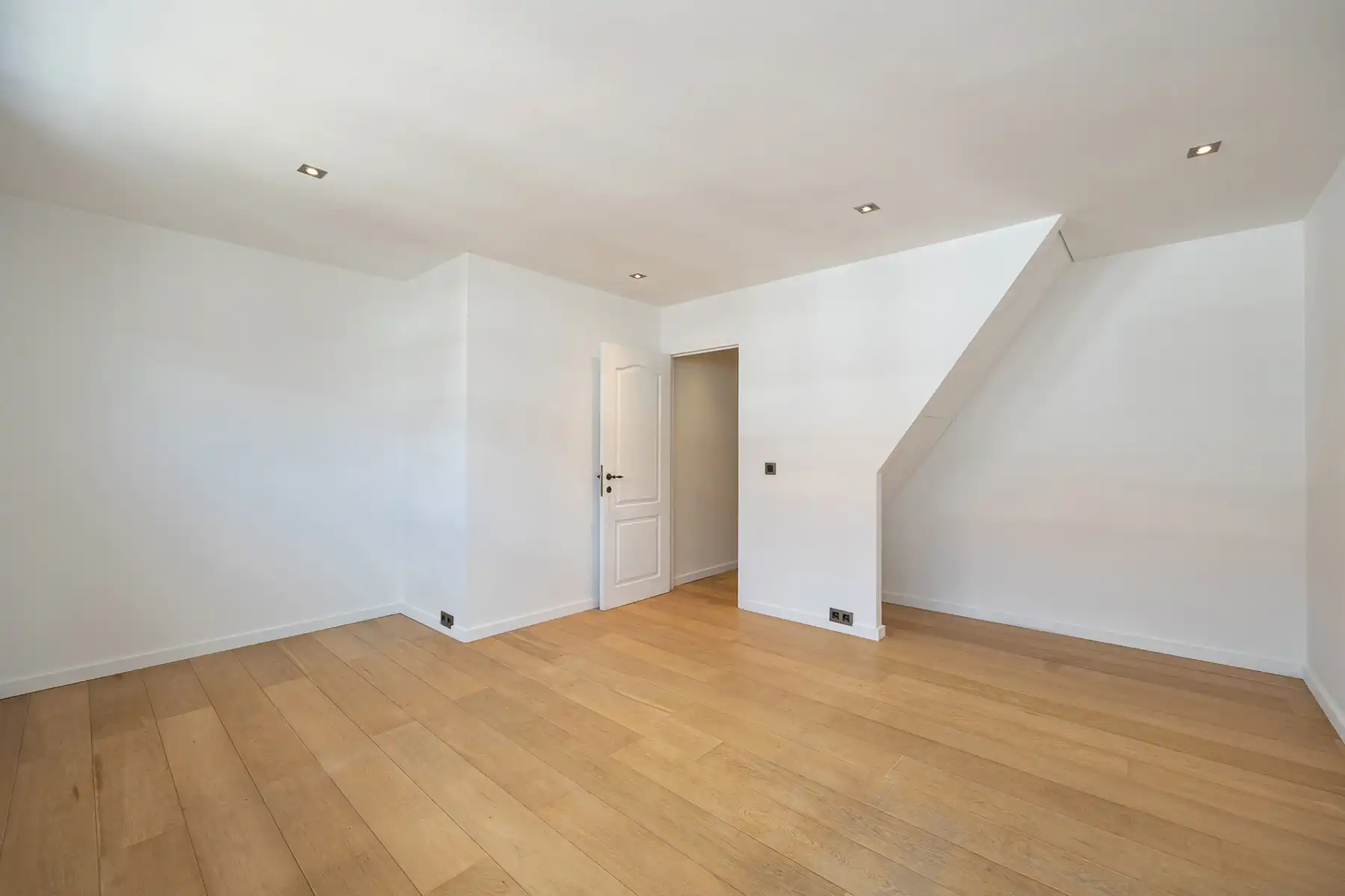 Uitstekend gelegen, ruime woning met zonnige tuin foto 8