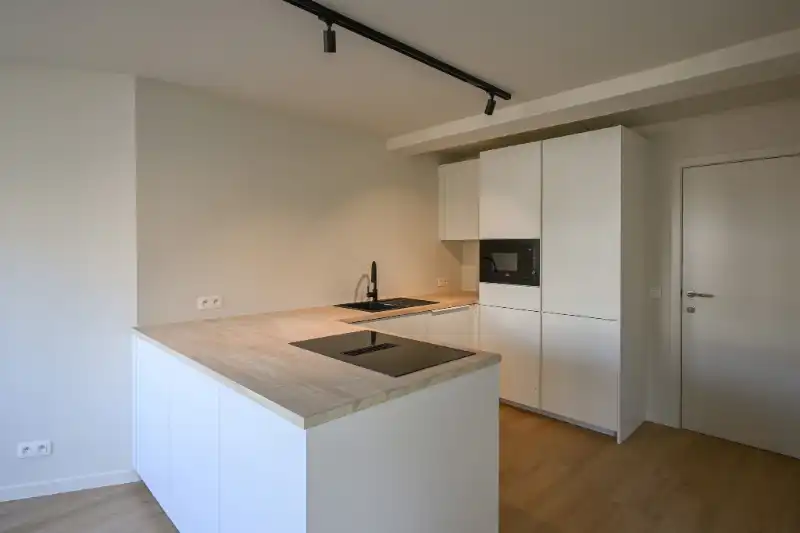PAS GERENOVEERD TWEESLAAPKAMERAPPARTEMENT IN SINT-IDESBALD foto 3