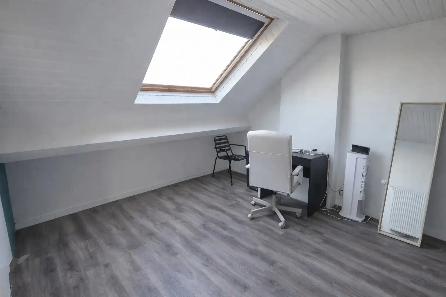 Prachtig gerenoveerde halfopen woning met 4 slaapkamers en garage nabij de Spuikom! foto 11