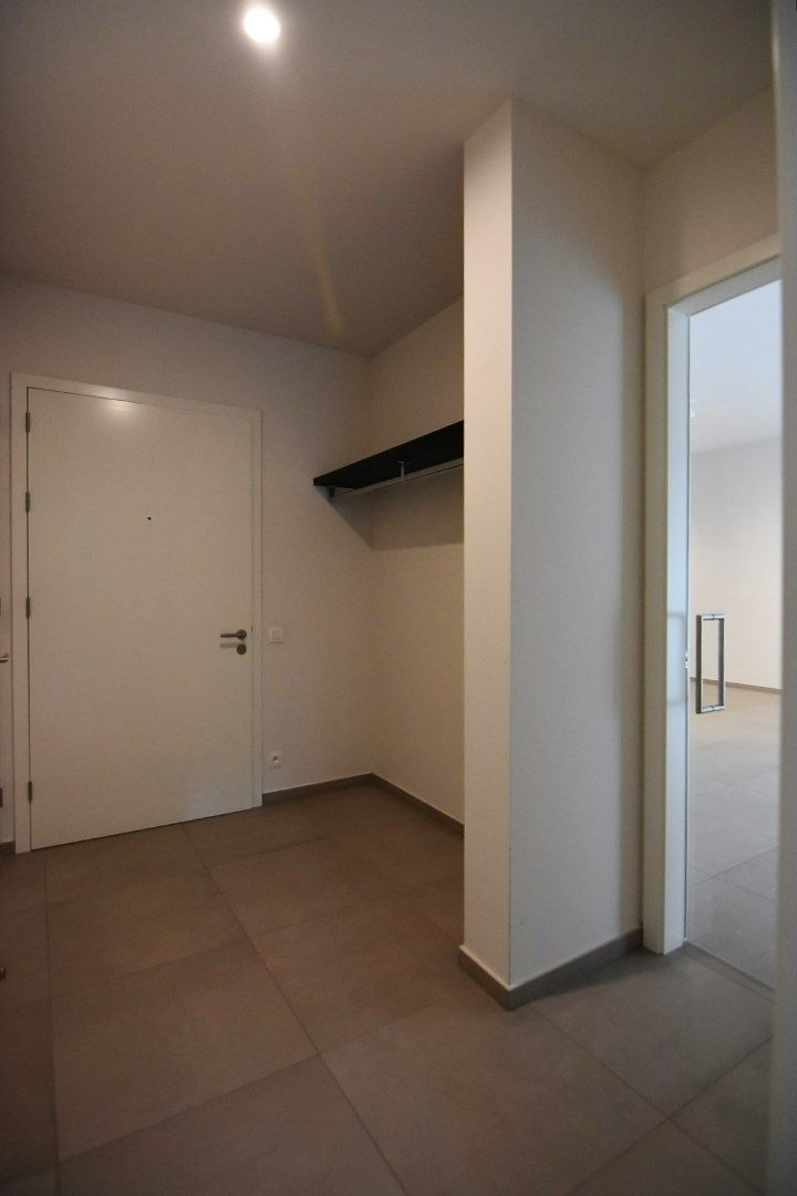 Modern gelijkvloers appartement tegenover park Pastoorsbos Beveren foto 11