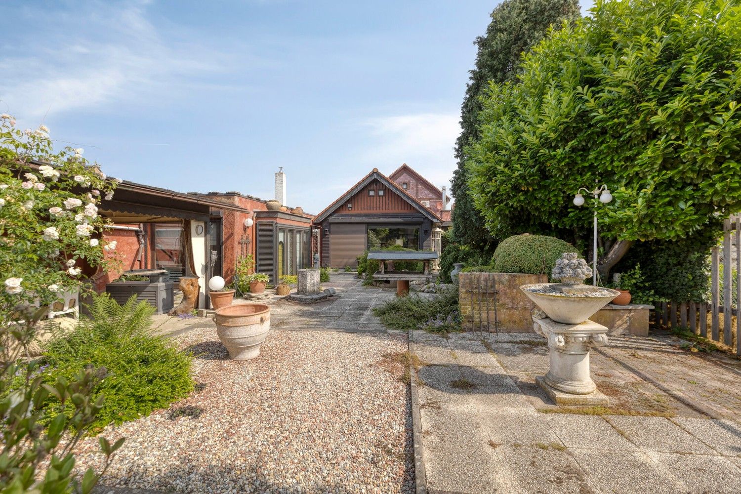 Hoofdfoto van de publicatie: Karaktervolle woning op ruim perceel in Neerharen/Lanaken