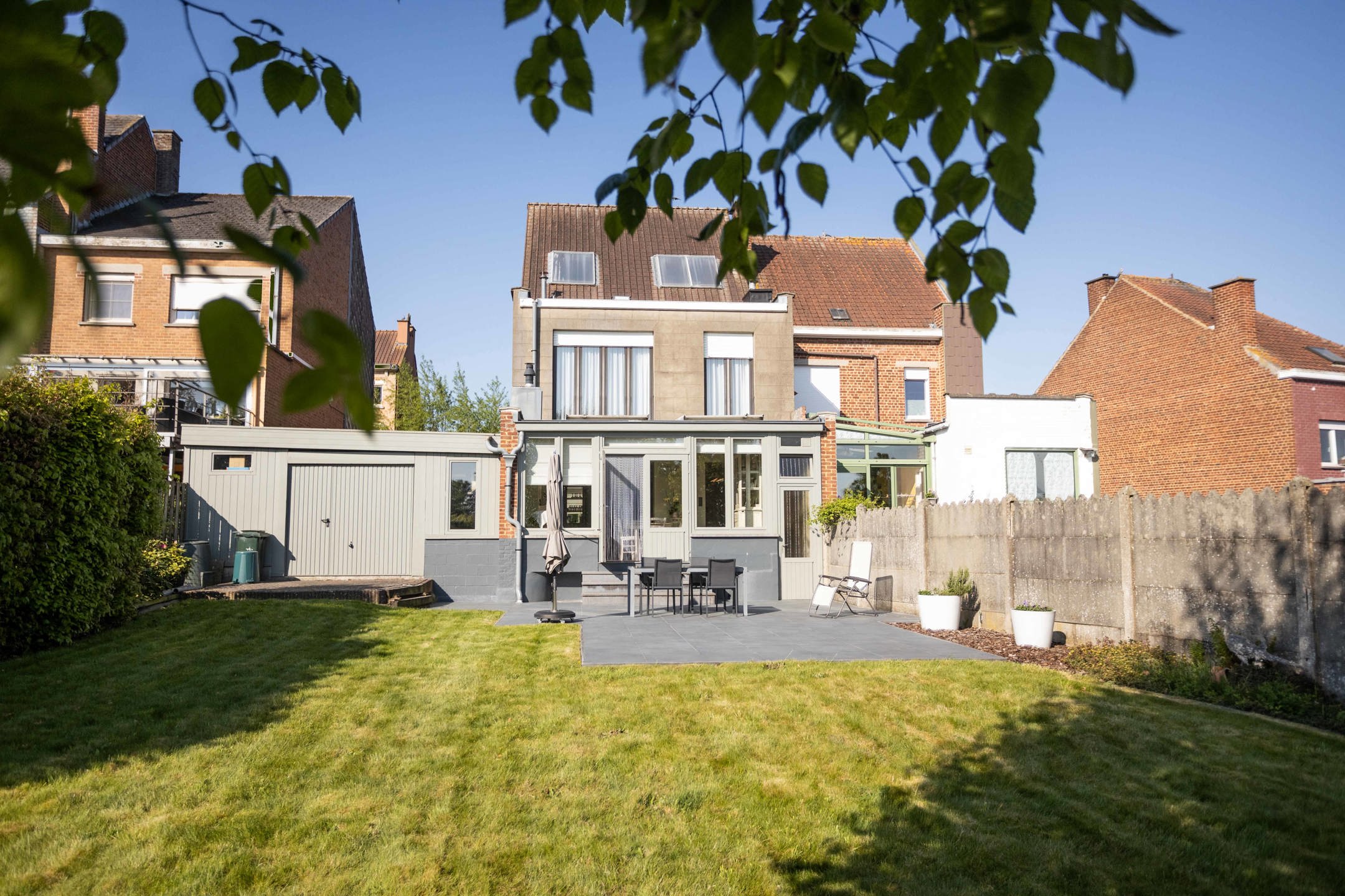 Unieke burgerwoning met tuin en perceel bouwgrond met garage foto 17