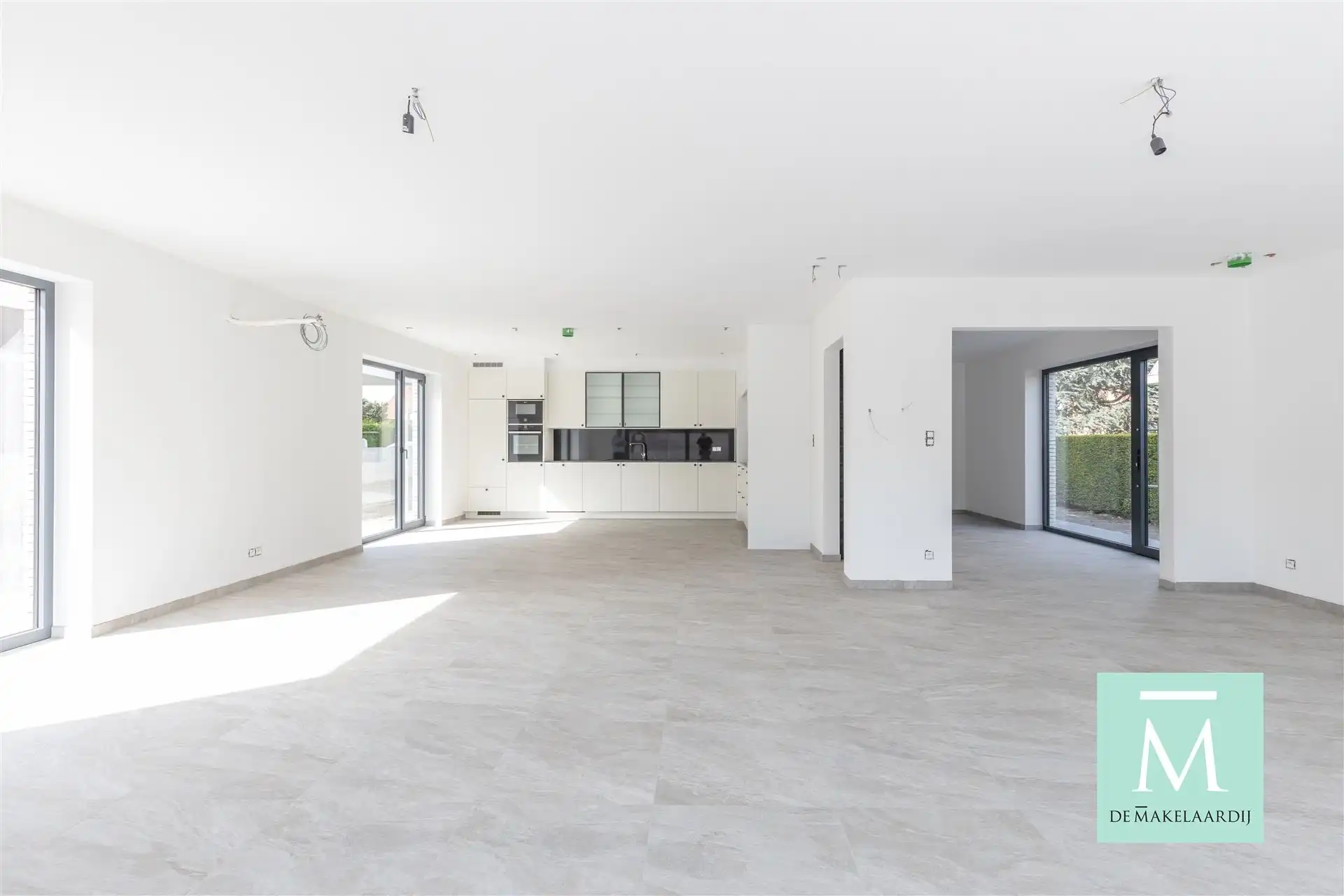 Zeer ruime nieuwbouwwoning met 5 slaapkamers en tuin foto 3