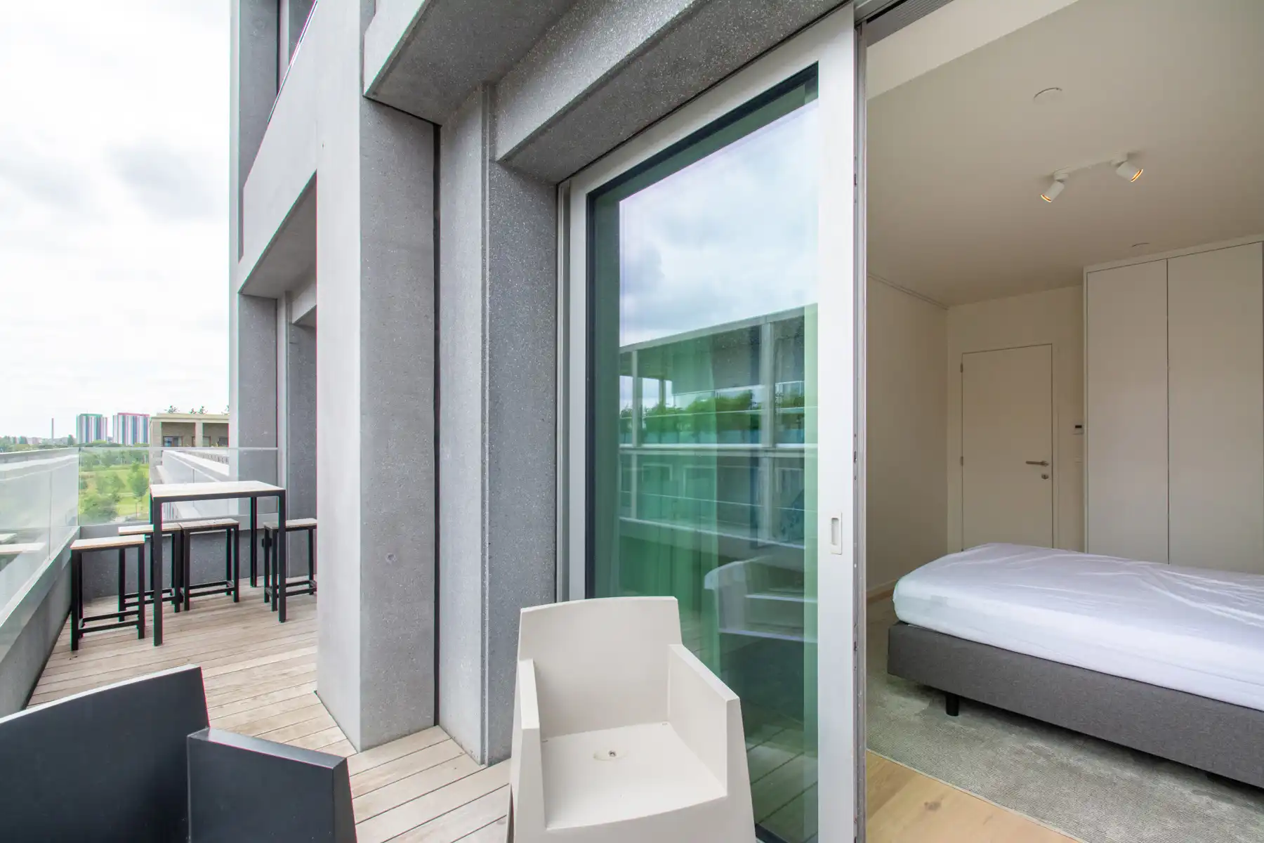Gezellig gemeubeld 2-slaapkamer appartement met groot terras foto 12