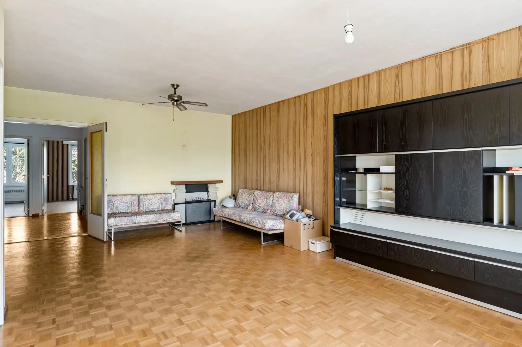 Lichtrijk appartement met sixties vibe en garagebox – ideaal renovatieproject! foto 6