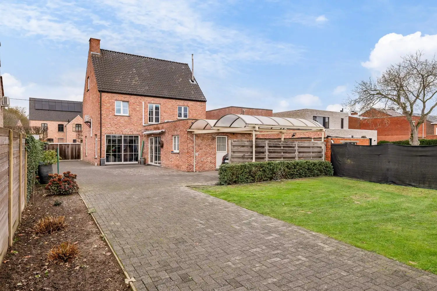 Ruime, instapklare pastorijwoning met bijgebouw op 1 180 m². foto 35