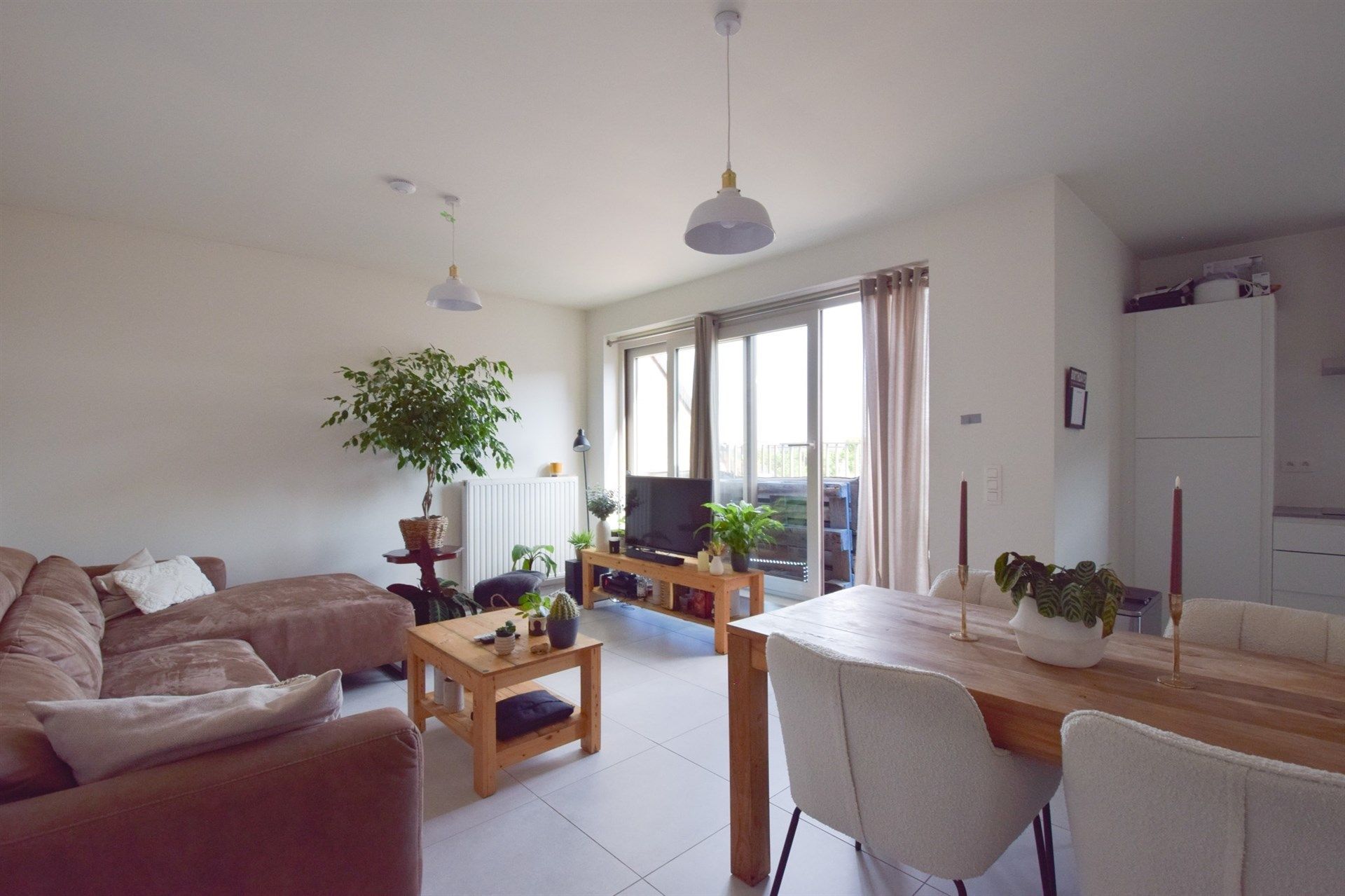 Uitstekend gelegen 2 slaapkamer appartement! foto 2