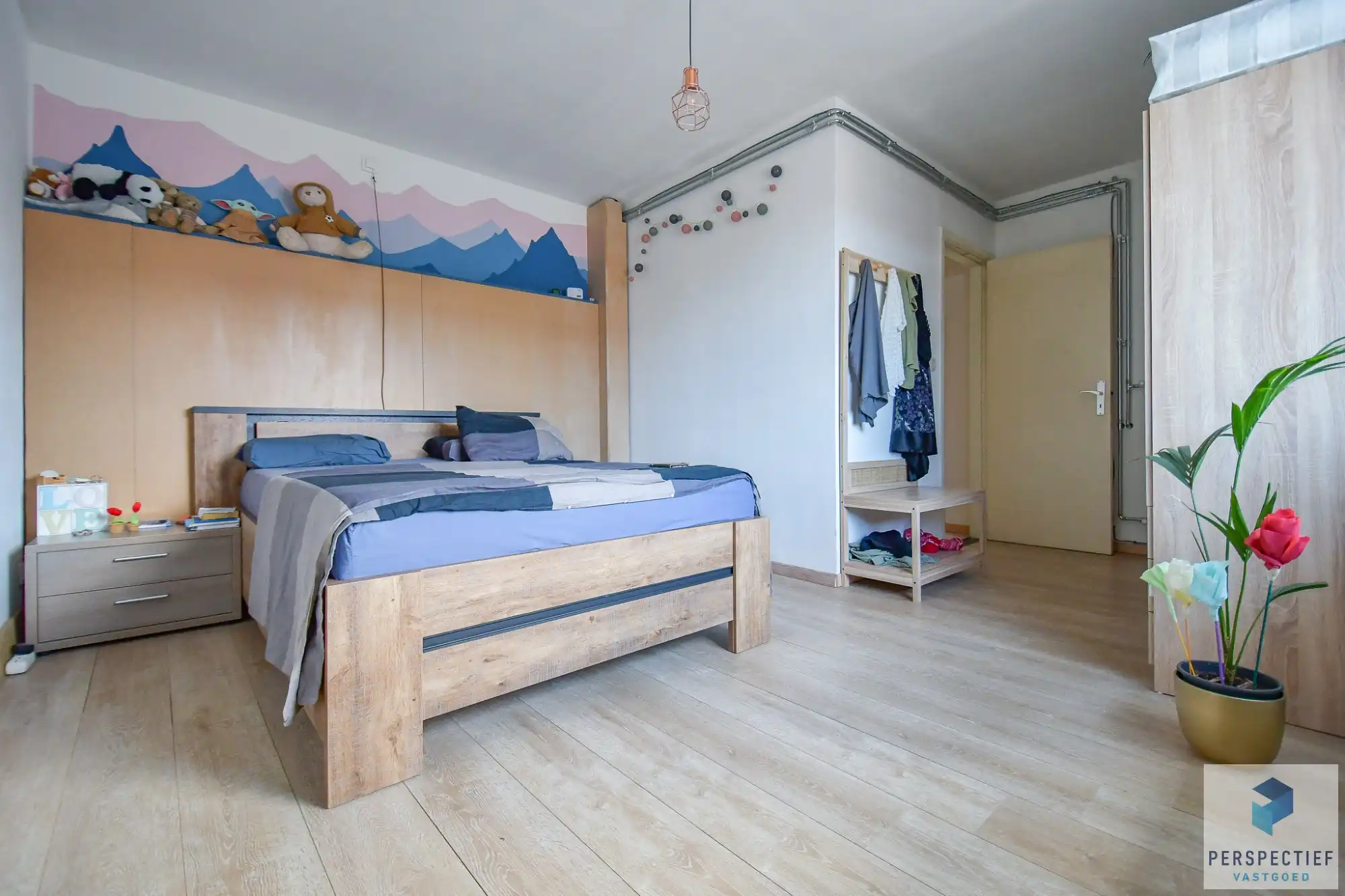 RUIME LICHTRIJKE WONING met 4 SLPKS, GARAGE en grote TUIN foto 15