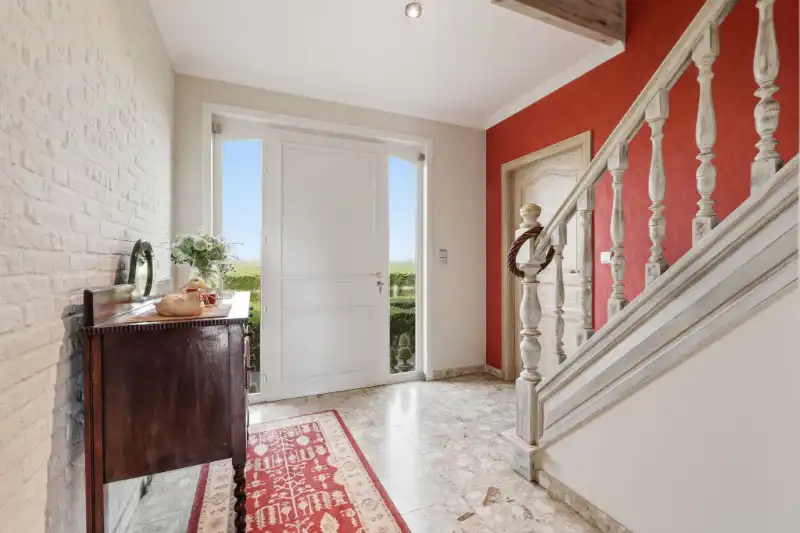 Villa met loods foto 6